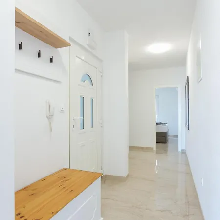 Family Friendly With A Swimming Pool Okrug Gornji, Ciovo - 21969 Apartment