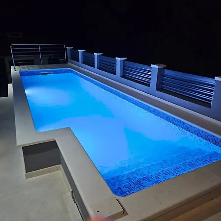 Apartment Family Friendly With A Swimming Pool Okrug Gornji, Ciovo - 21969 *
