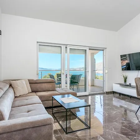Apartment Family Friendly With A Swimming Pool Okrug Gornji, Ciovo - 21969 Trogir