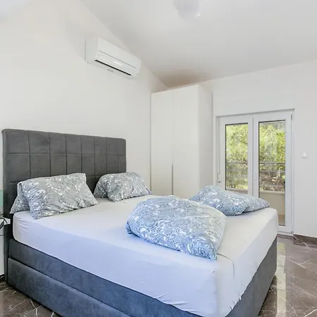 Apartment Family Friendly With A Swimming Pool Okrug Gornji, Ciovo - 21969 Trogir