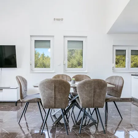 Family Friendly With A Swimming Pool Okrug Gornji, Ciovo - 21969 Apartment Trogir