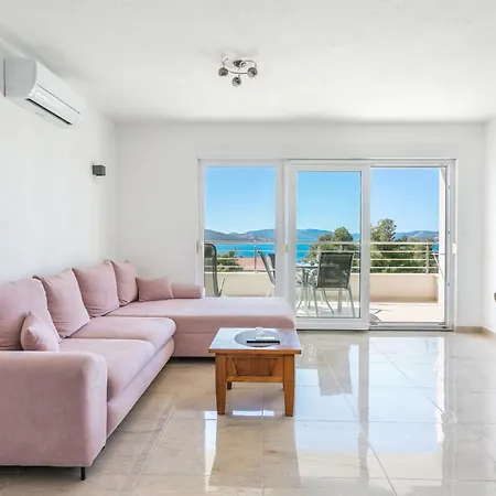 Family Friendly With A Swimming Pool Okrug Gornji, Ciovo - 21969 * Trogir