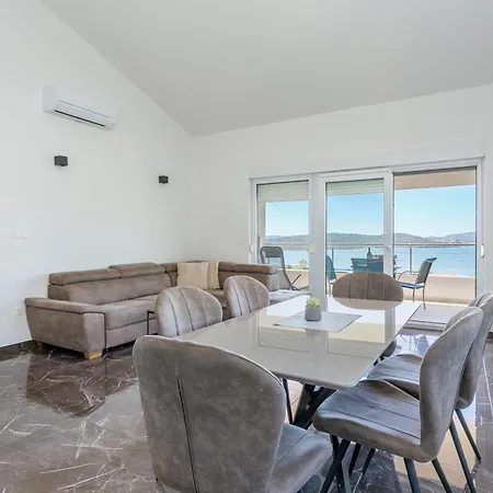 Family Friendly With A Swimming Pool Okrug Gornji, Ciovo - 21969 Apartment