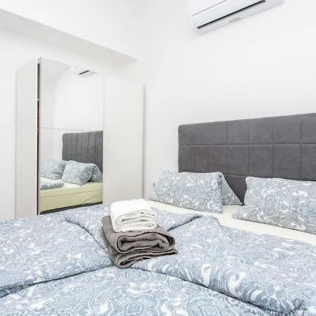 Family Friendly With A Swimming Pool Okrug Gornji, Ciovo - 21969 Apartment